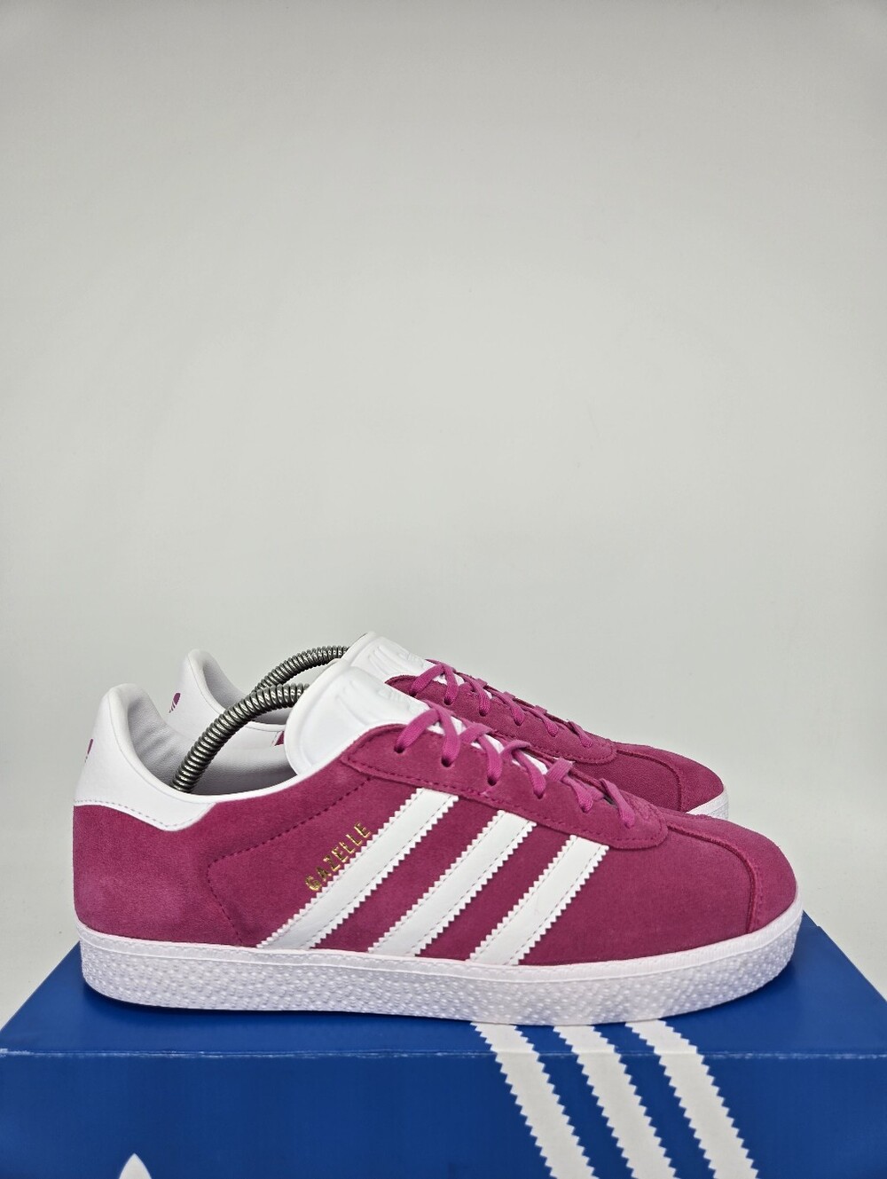 adidas Gazelle IF9801 Semi Lucid Fuchsia Cloud White Shoes Women's Size 7.5 - Picture 3 of 8